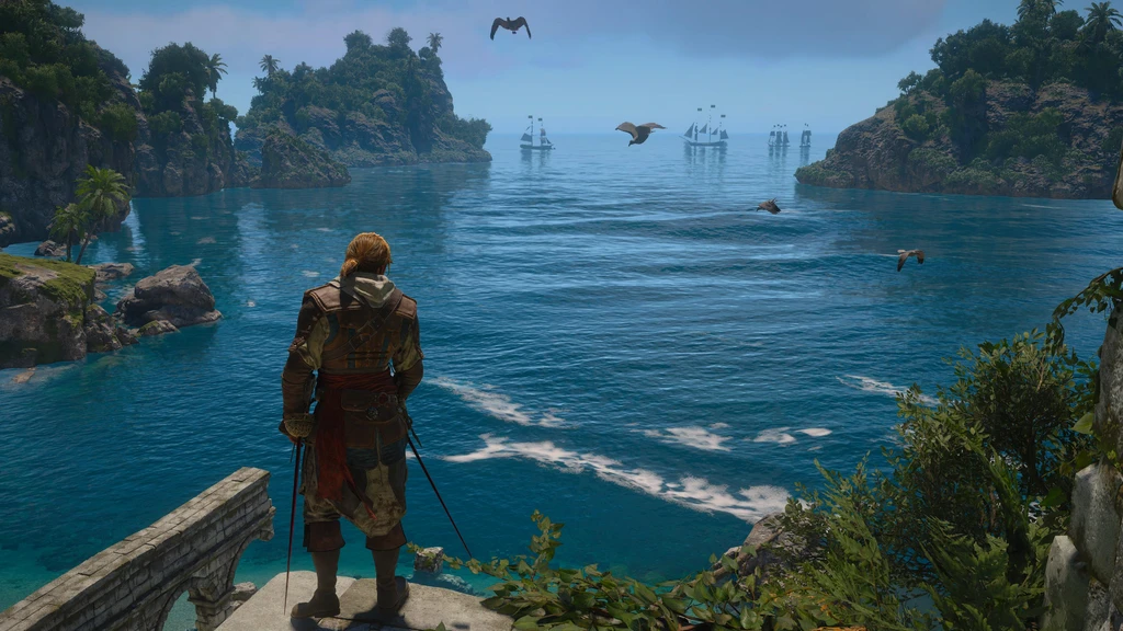 Edward Kenway står på en klippavsats i Assassin's Creed Black Flag Resynced och blickar ut över en turkos vik där seglande skepp syns vid horisonten och fåglar flyger förbi.