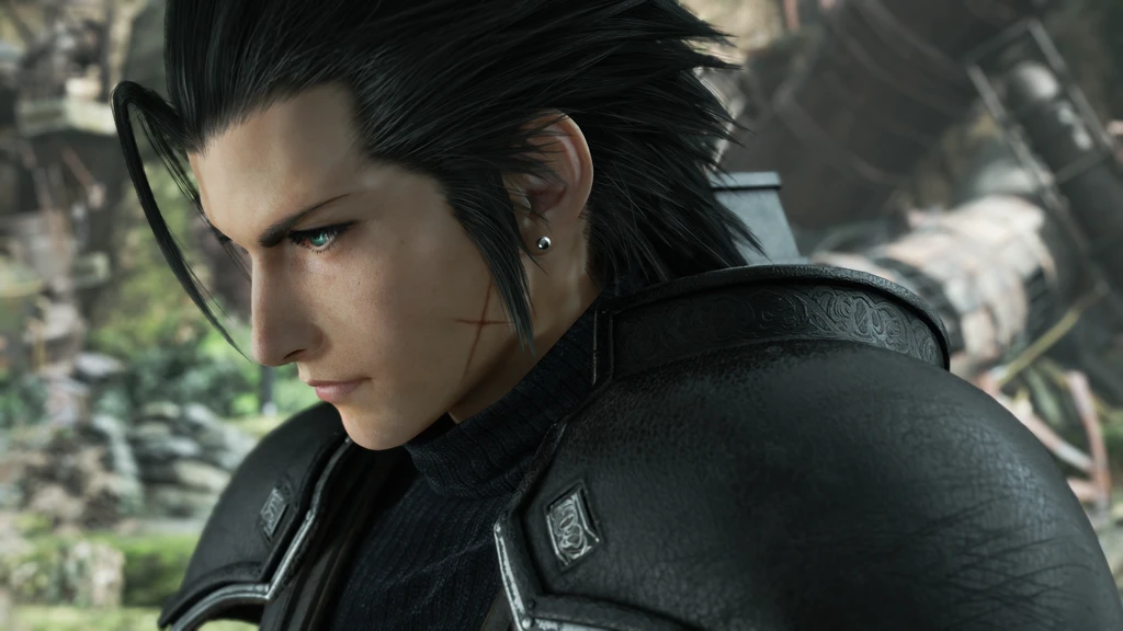 Närbild i profil på en svarthårig man med blå ögon, ett ärr på kinden och en liten örsmycke, klädd i mörk rustning, i Final Fantasy VII: Revelations.