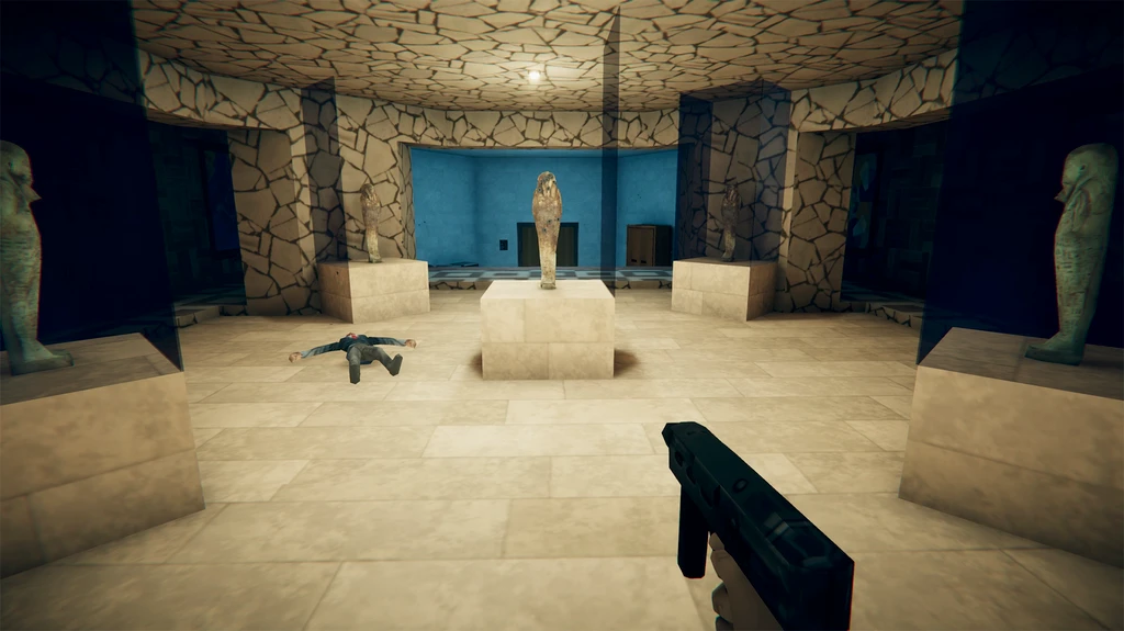 I förstapersonsvy håller spelaren en pistol i ett egyptiskt museum med stenmurar, statyer på socklar och en livlös vakt på golvet i Agent 64: Spies Never Die.