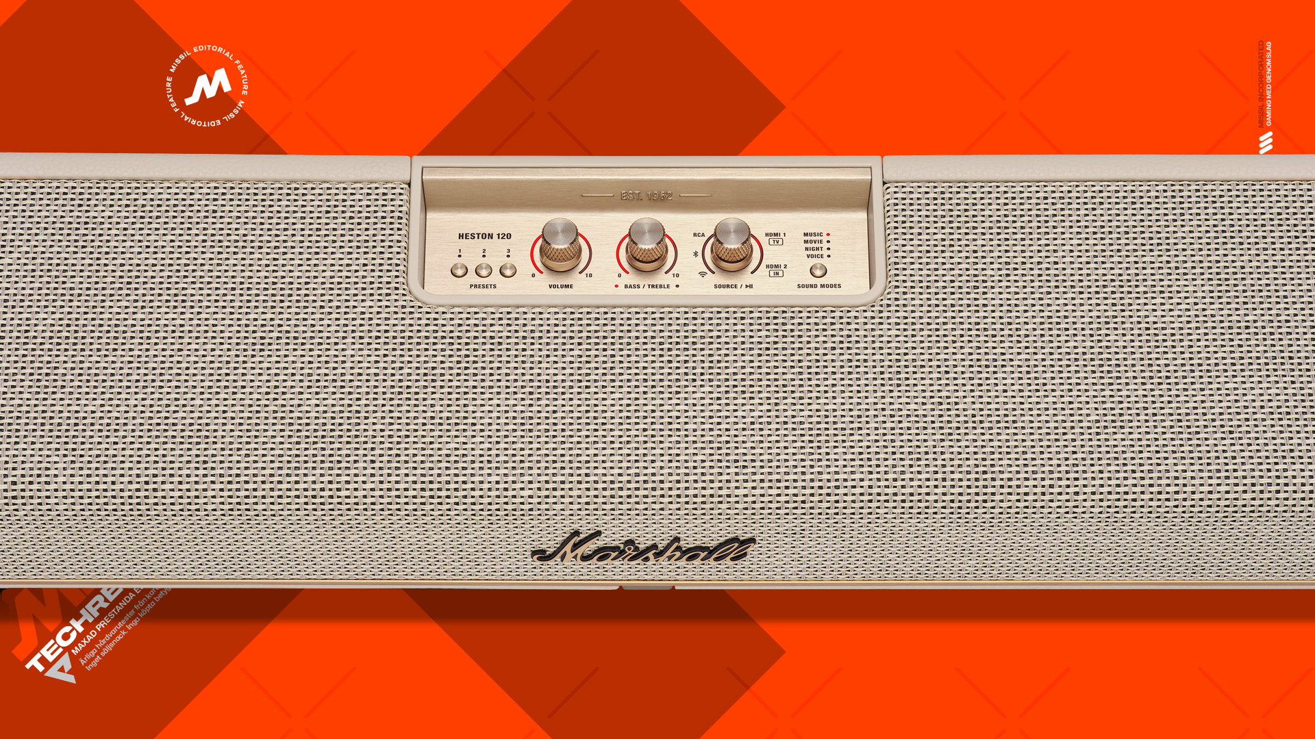 Närbild framifrån på Marshall Heston 120 soundbar i cremefärg med fint vävt galler, tre guldfärgade rattar för volym, bas/diskant och källa samt Marshall-loggan.