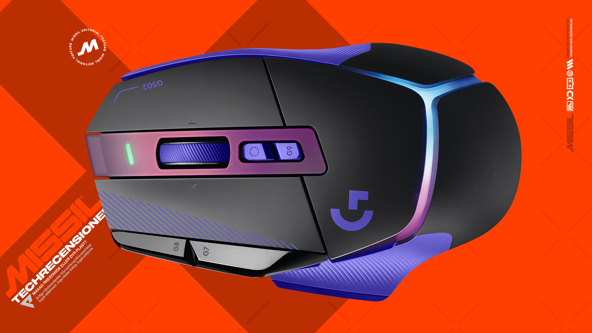 Svart gamingmus med lila detaljer och färgskiftande ljusremsa, sedd uppifrån mot en orange bakgrund med MISSIL-grafik.
